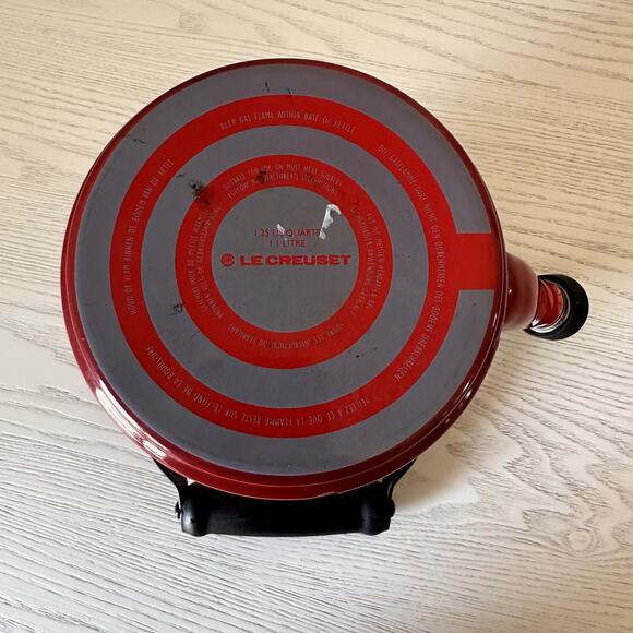 Le Creuset Whistling Tea Kettle 1.25 Quarts 1.1L Teapot Red Enamel - Picture 6 of 9